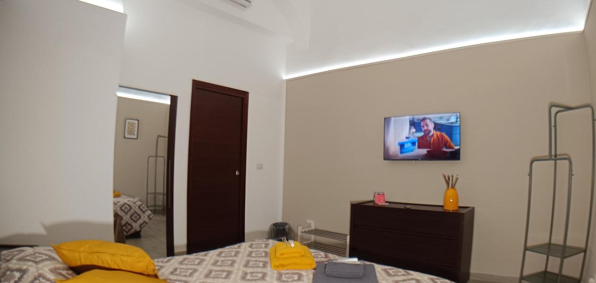 Exclusive House In The Center Apartment คาตาเนีย ภายนอก รูปภาพ
