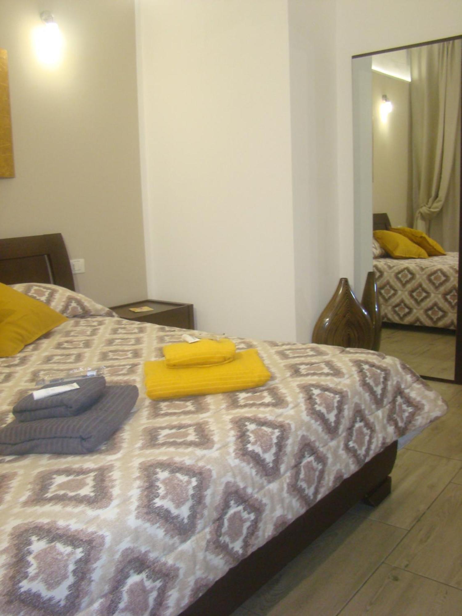 Exclusive House In The Center Apartment คาตาเนีย ภายนอก รูปภาพ
