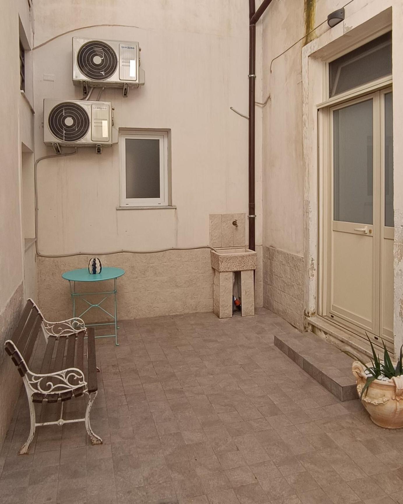 Exclusive House In The Center Apartment คาตาเนีย ภายนอก รูปภาพ